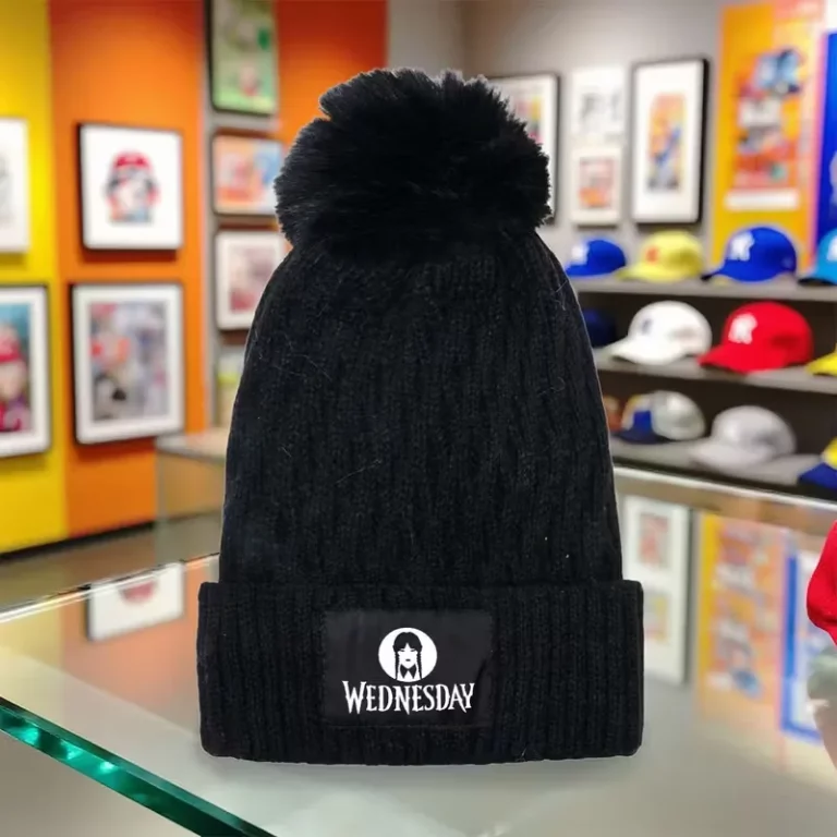Wednesday Addams téli sapka